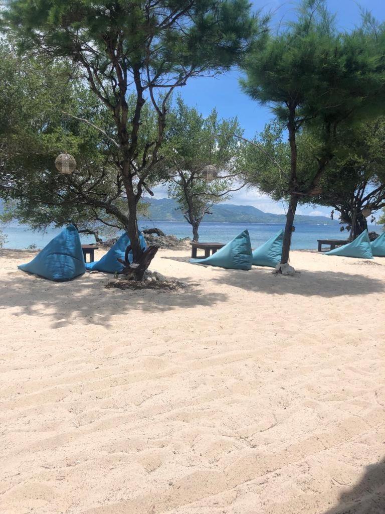 Biru Meno Beach Bungalows Gili Meno Buitenkant foto